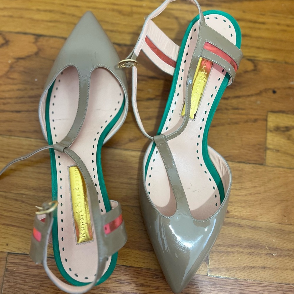 Tan Vintage Kitten Heels